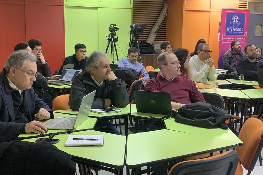 Académicos(as) de la Facultad de Ingeniería y Ciencias son capacitados en planificación y virtualización de contenidos