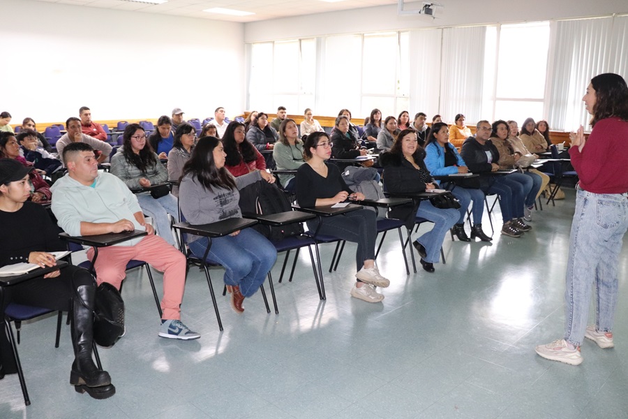 Padres, madres y apoderados de estudiantes que este año ingresaron a PROENTA UFRO, participaron en un taller en el que recibieron valiosa orientación para apoyar el proceso formativo de sus hijas e hijos.